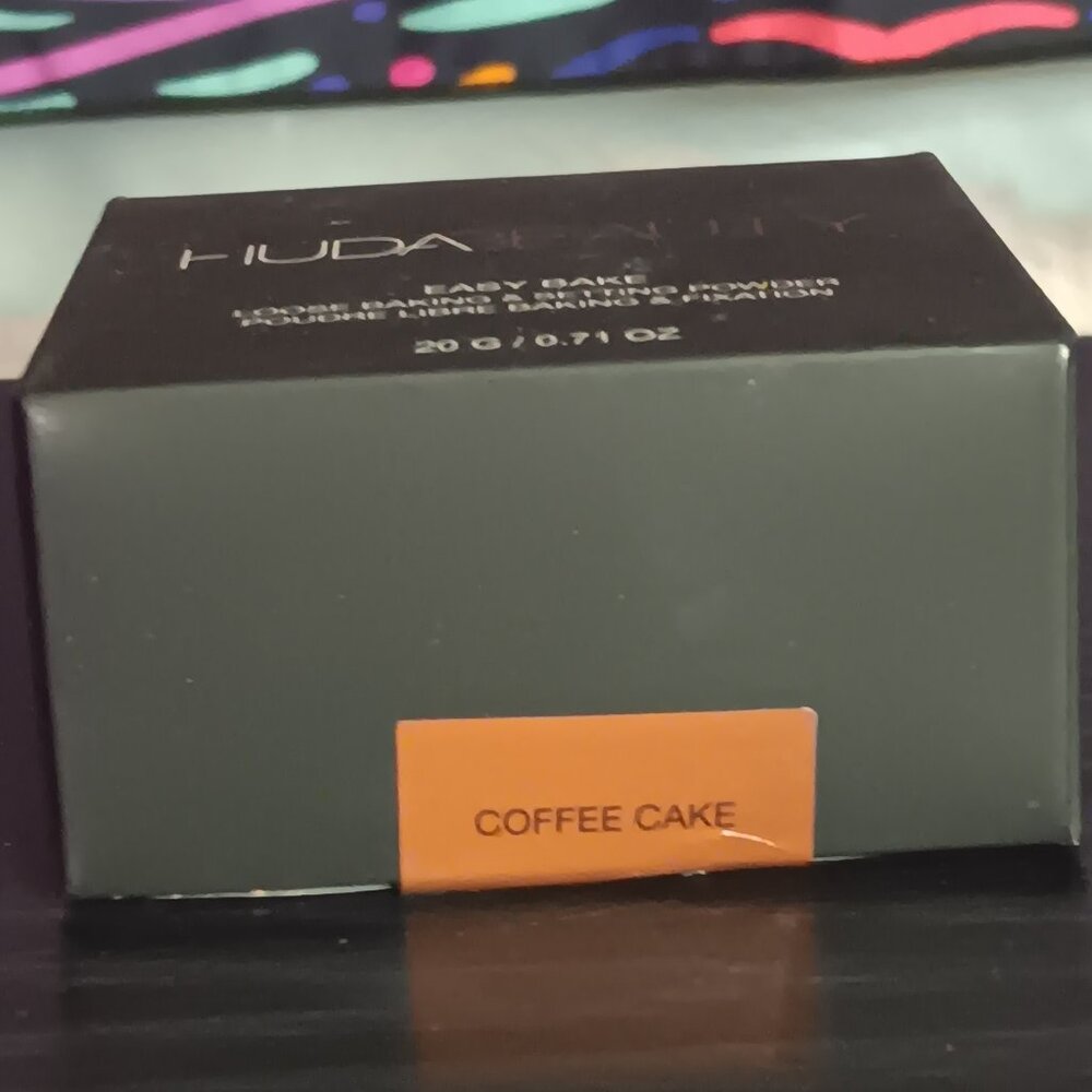 HUDA BEAUTY Easy Bake Blurring Loose Baking & Setting Powder - Coffee Cake